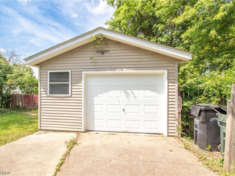 861 Oak Street, Elyria, OH 44035 Photo 4