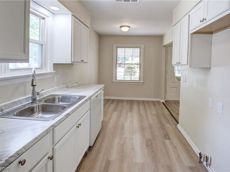 861 Oak Street, Elyria, OH 44035 Photo 6