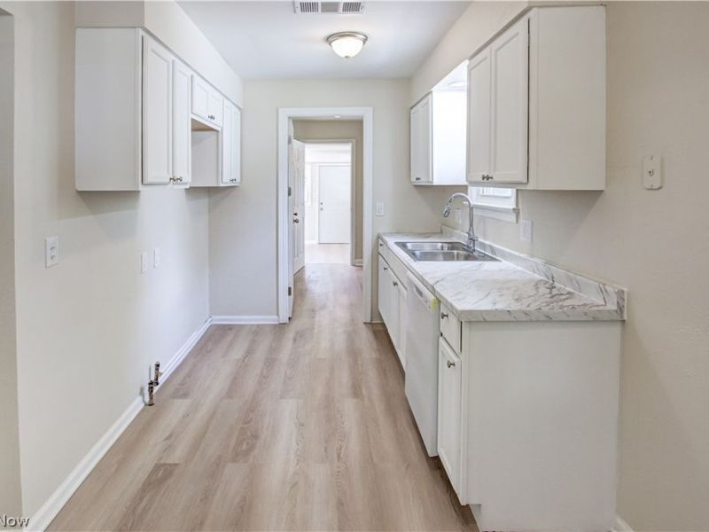 861 Oak Street, Elyria, OH 44035 Photo 9