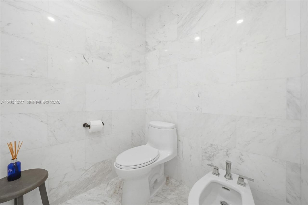 715 Bayshore Dr , Unit 705, Fort Lauderdale, FL 33304 Photo