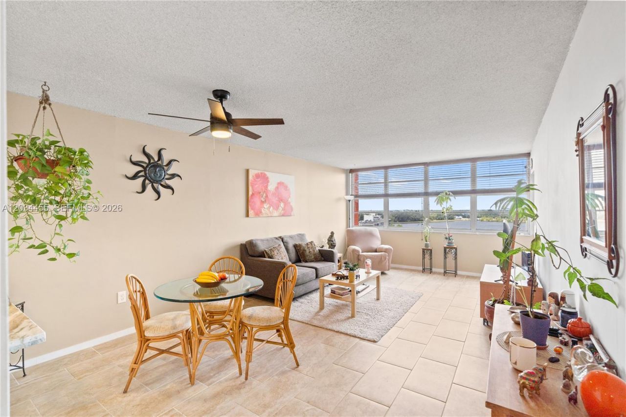 1301 NE Miami Gardens Dr, Unit 1124W, Miami, FL 33179 Photo