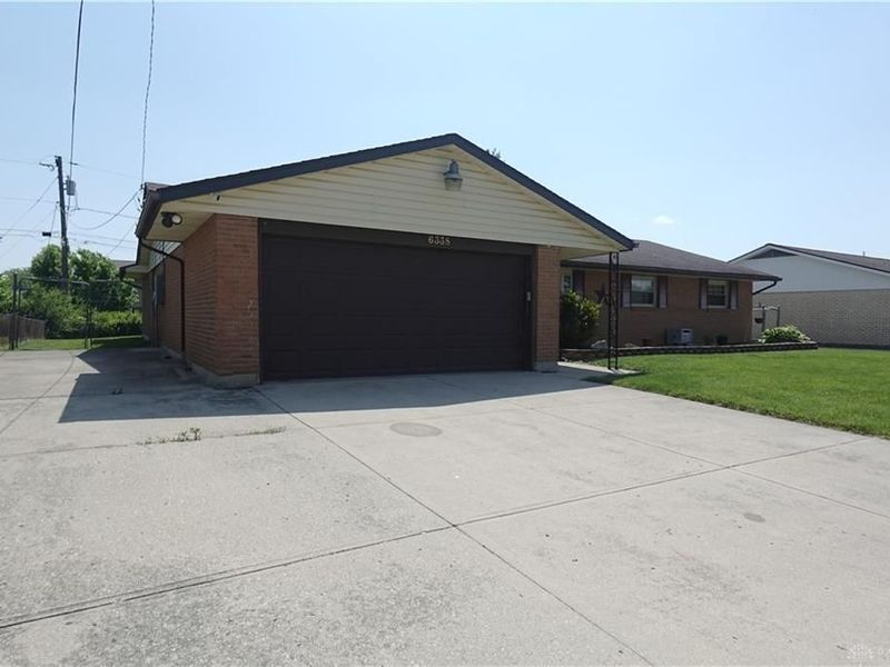 6338 Blue Ash Road, Butler Township, OH 45414 Photo 2
