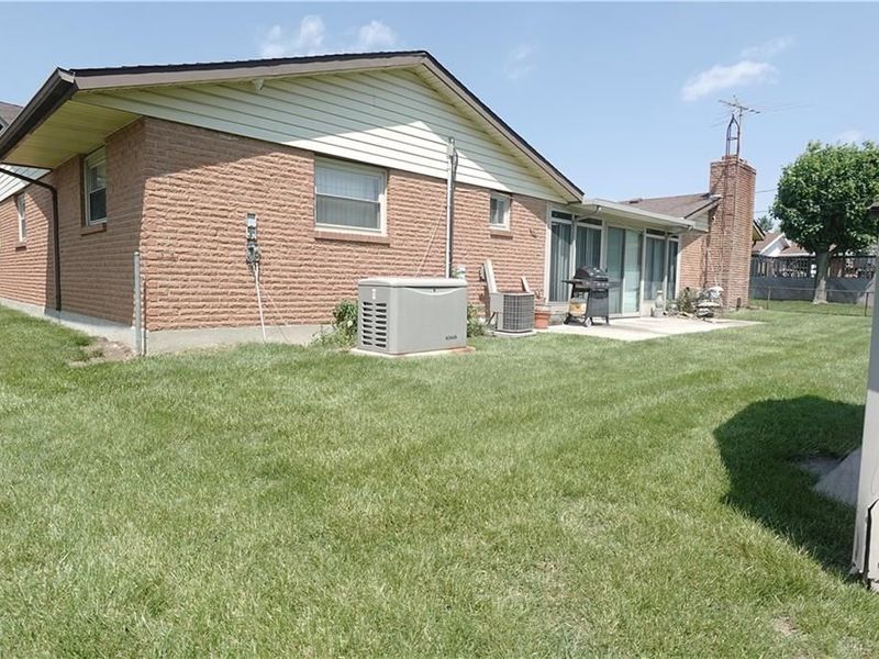 6338 Blue Ash Road, Butler Township, OH 45414 Photo 3