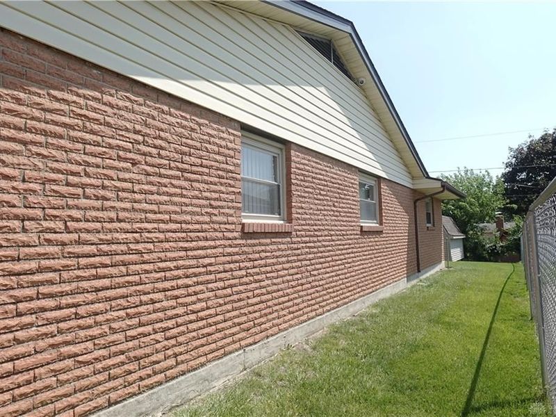 6338 Blue Ash Road, Butler Township, OH 45414 Photo 5