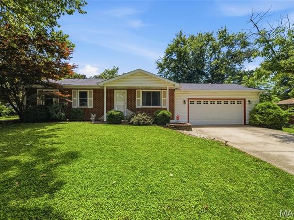 116 Appletree Lane, Glen Carbon, IL 62034
