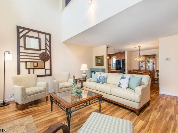 902 River Renaissance, East Rutherford, NJ 07073