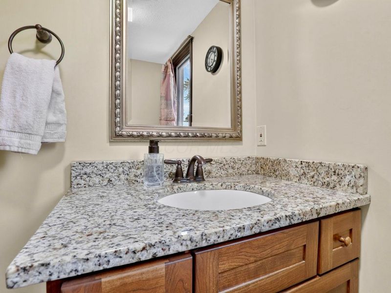 5015 Fenwick Court, Columbus, OH 43220 Photo 15