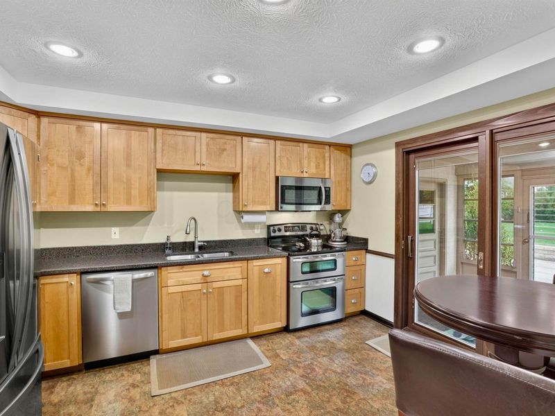 5015 Fenwick Court, Columbus, OH 43220 Photo 16