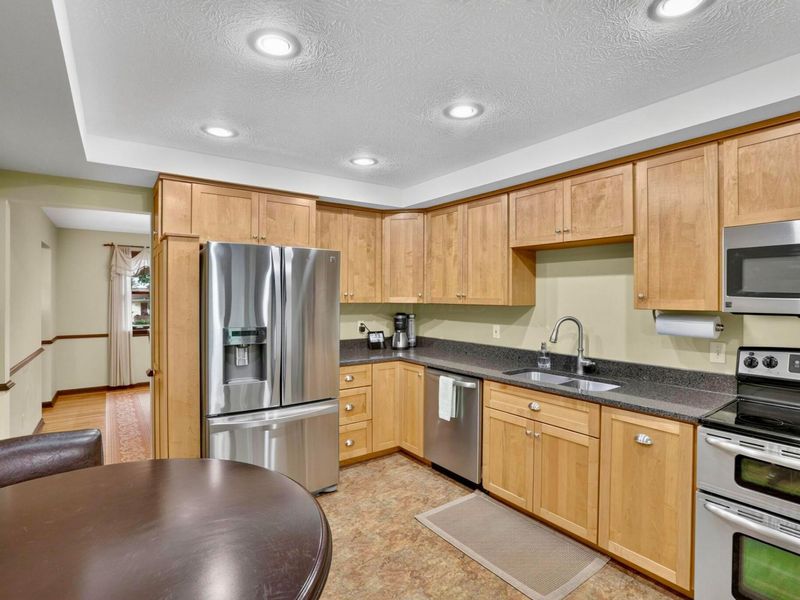 5015 Fenwick Court, Columbus, OH 43220 Photo 18
