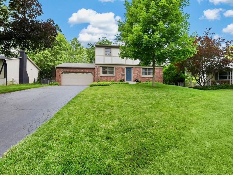 5015 Fenwick Court, Columbus, OH 43220 Photo 2