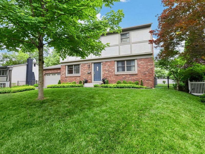 5015 Fenwick Court, Columbus, OH 43220 Photo 3