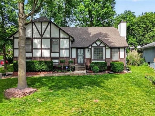 1912 NW 9th Street Court, Blue Springs, MO 64015