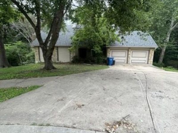 4440 NW Wildwood Drive, Kansas City, MO 64116