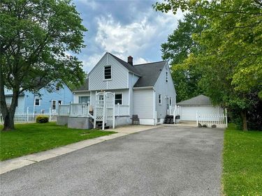 20 Warren Avenue, West Seneca, NY 14224