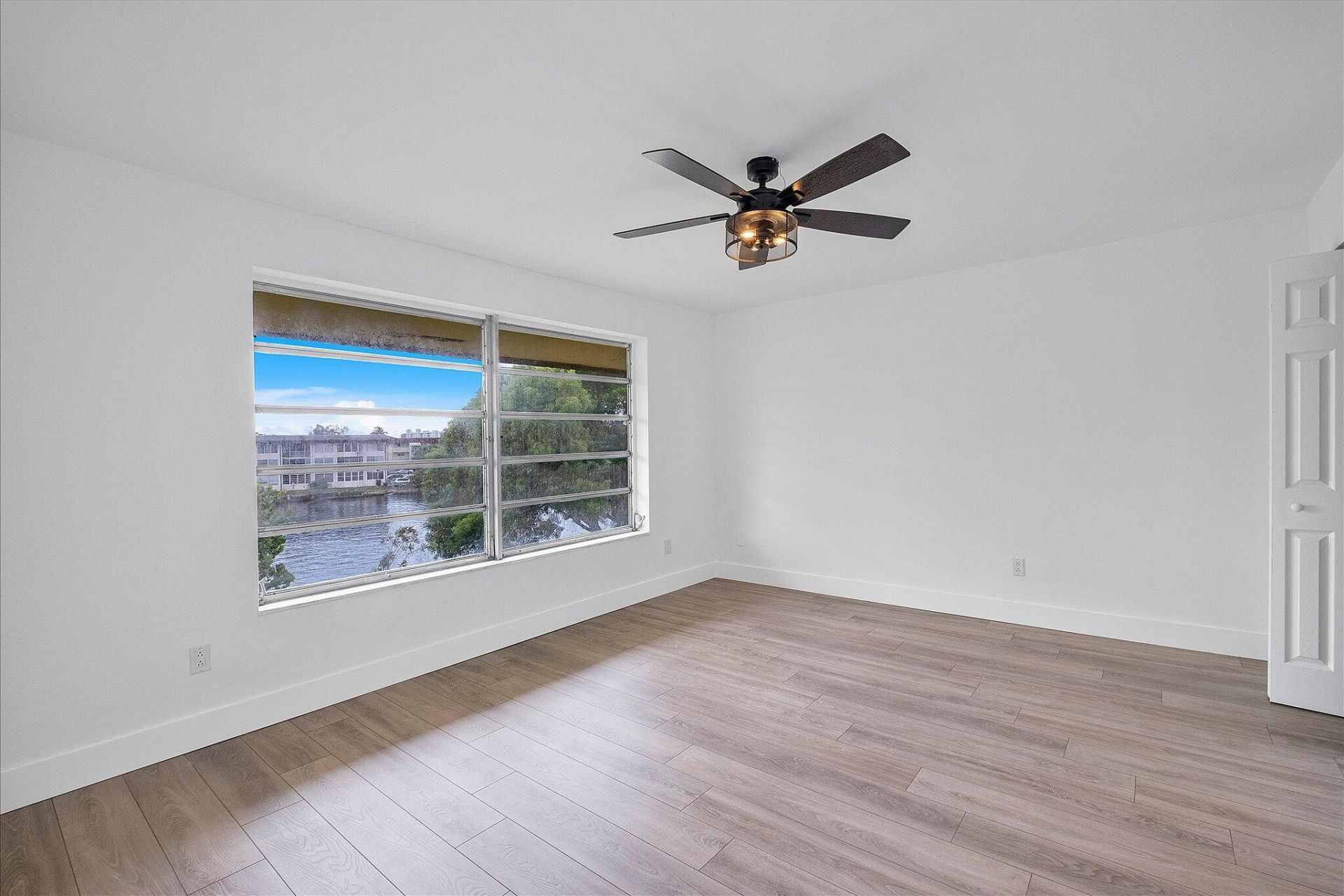 1302 NE 191st Street, Unit 323a, Miami, FL 33179 Photo