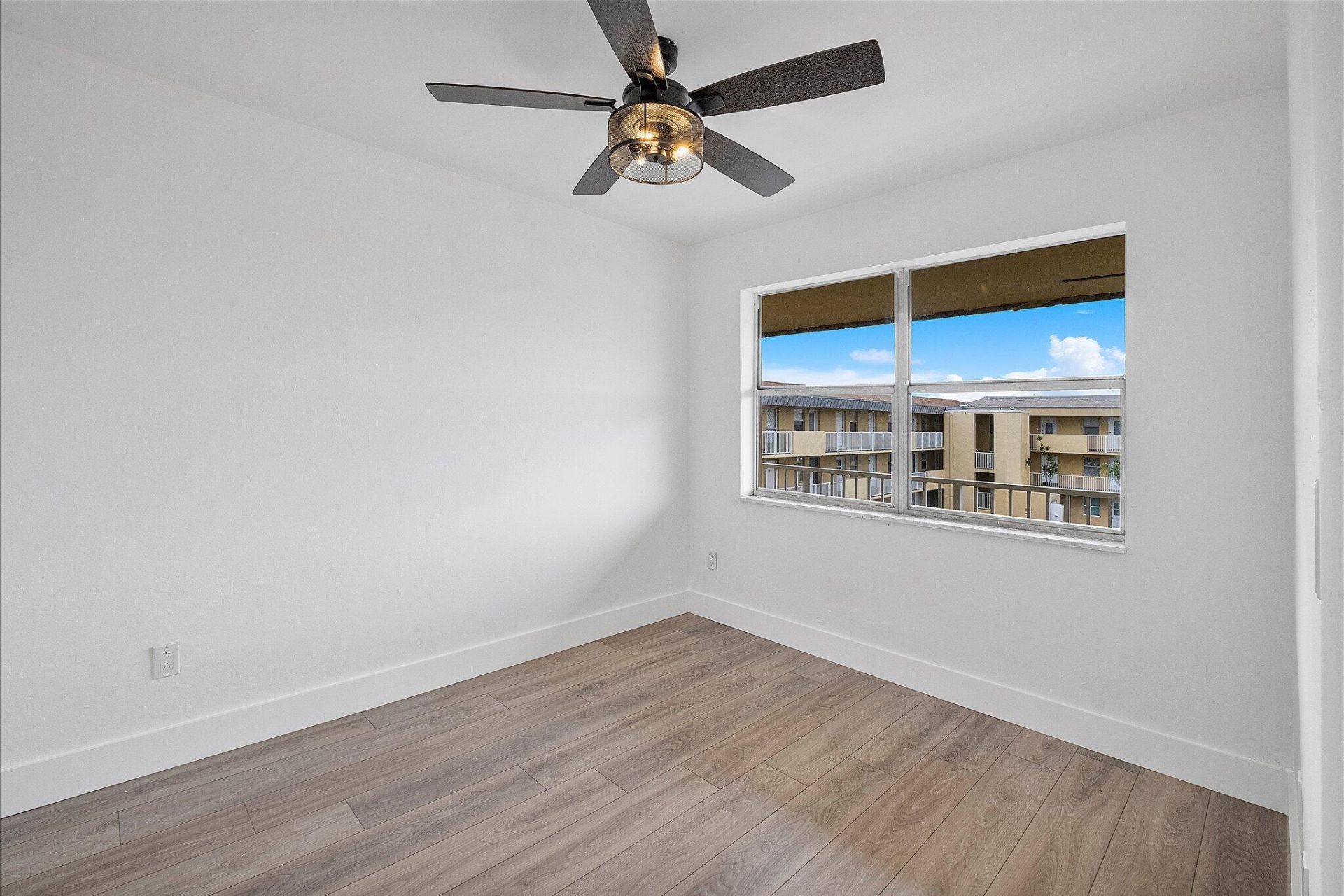 1302 NE 191st Street, Unit 323a, Miami, FL 33179 Photo