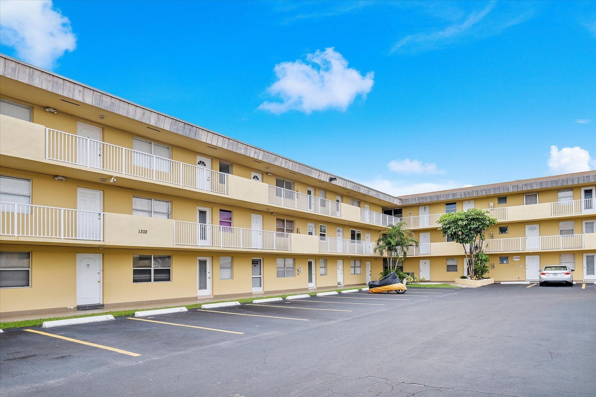 1302 NE 191st Street, Unit 323a, Miami, FL 33179 Photo