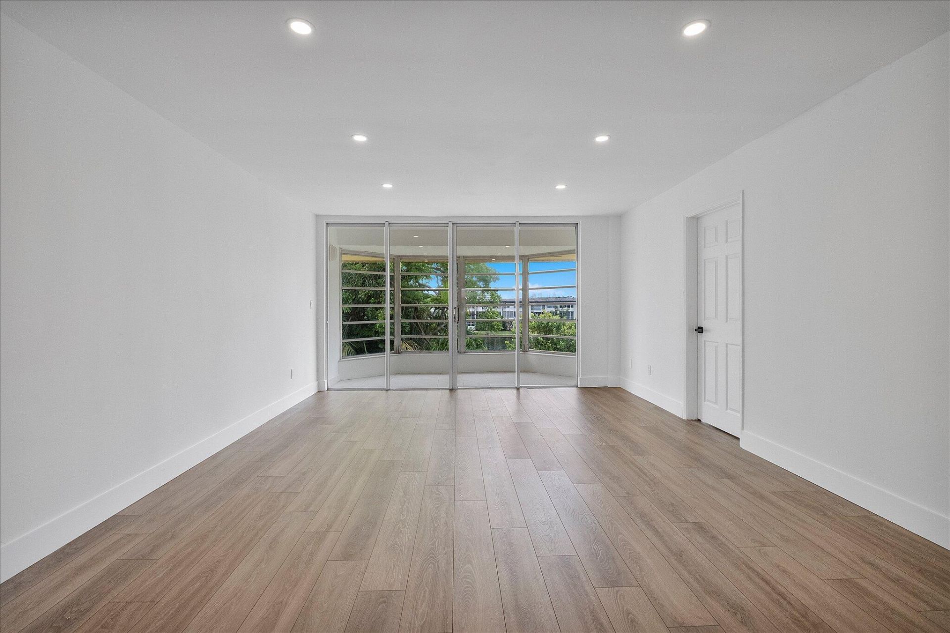 1302 NE 191st Street, Unit 323a, Miami, FL 33179 Photo