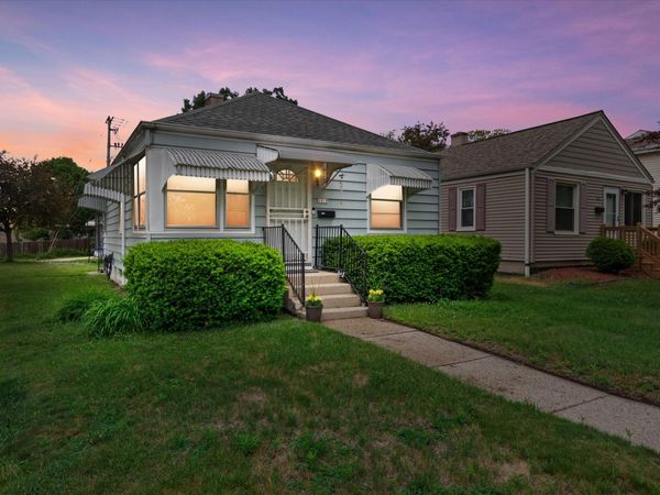 1818 E Fernwood Ave, Milwaukee, WI 53207