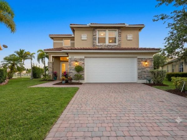 2335 NW Via Della Court, Port St. Lucie, FL 34986