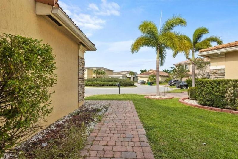 2335 NW Via Della Court, Port Saint Lucie, FL 34986 Photo