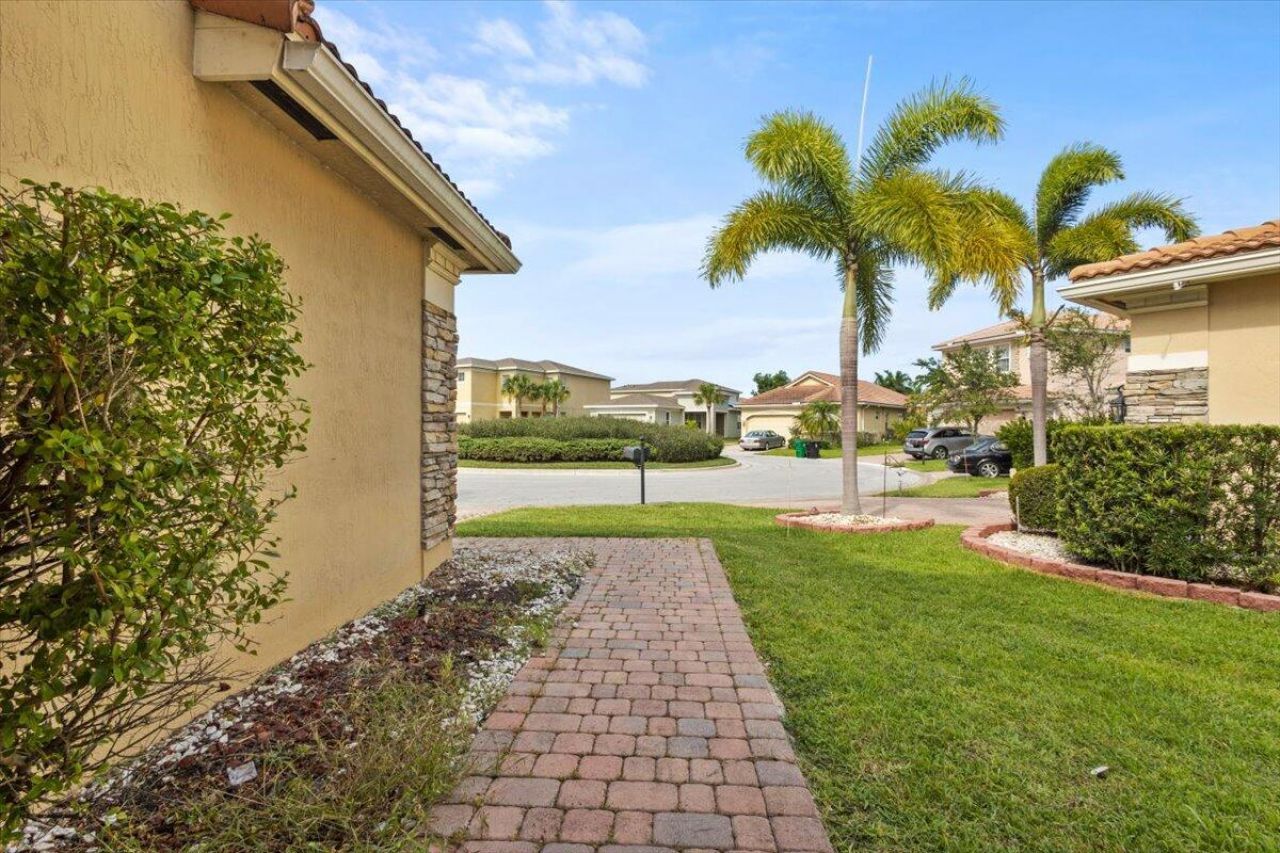 2335 NW Via Della Court, Port Saint Lucie, FL 34986 Photo