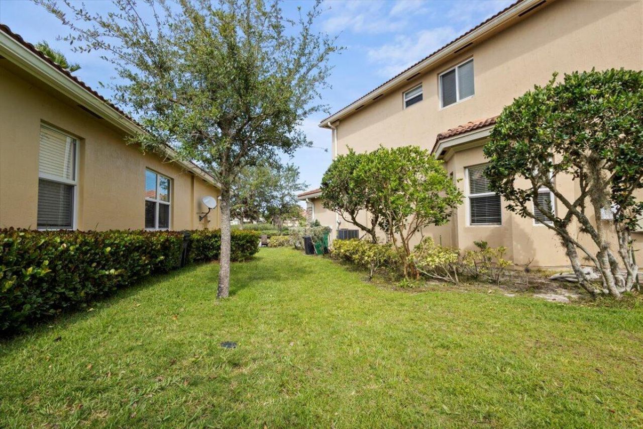 2335 NW Via Della Court, Port Saint Lucie, FL 34986 Photo