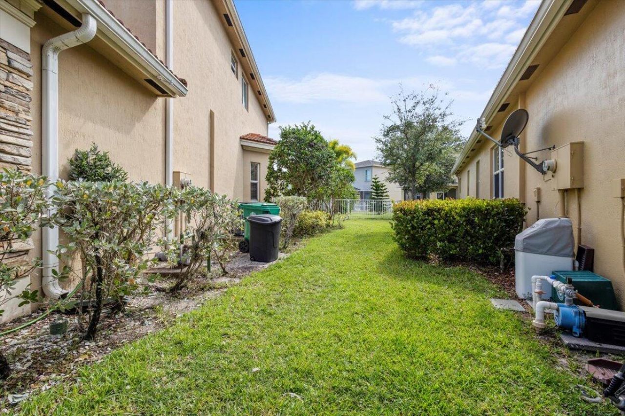 2335 NW Via Della Court, Port Saint Lucie, FL 34986 Photo