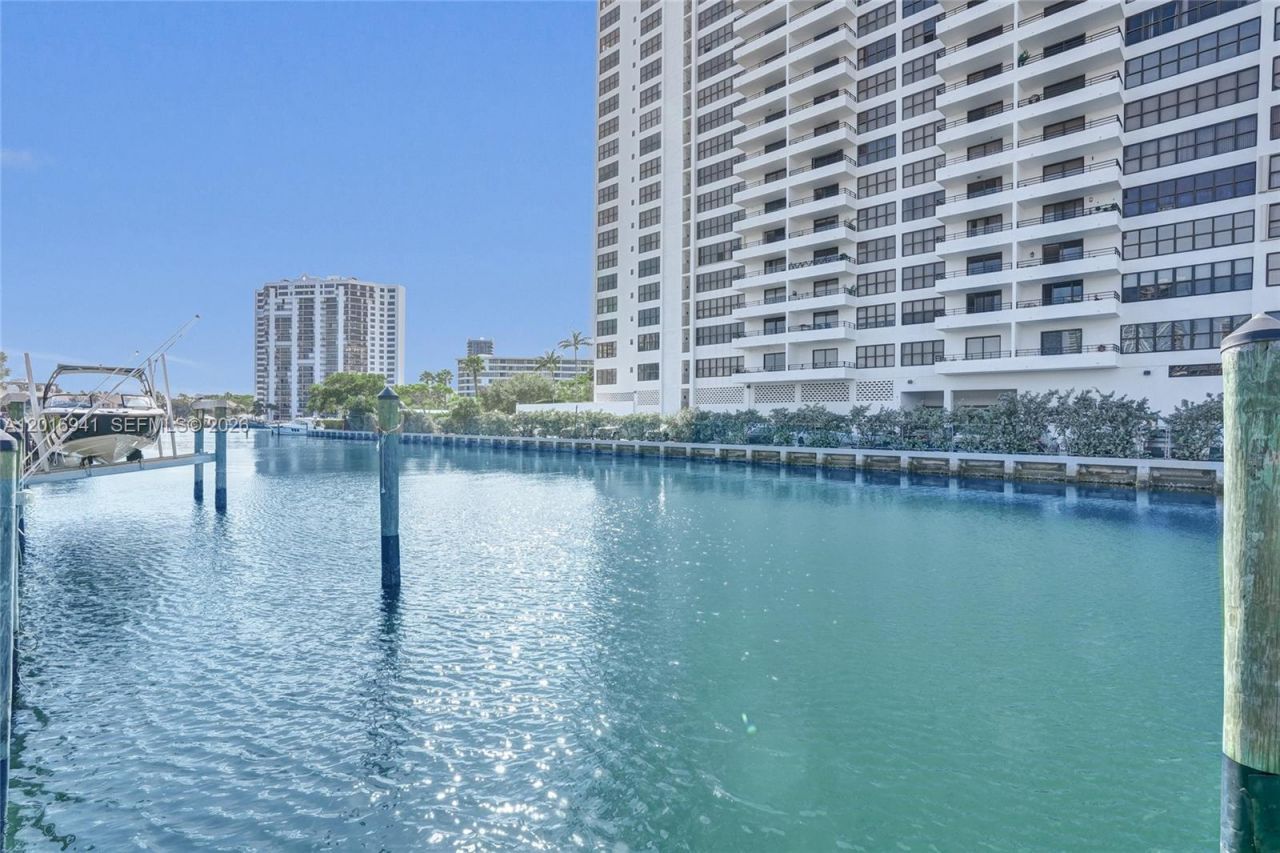 2619 S Parkview Dr , Hallandale Beach, FL 33009 Photo