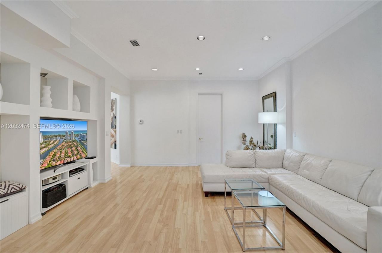 3718 NE 208th St , Unit 3718, Aventura, FL 33180 Photo