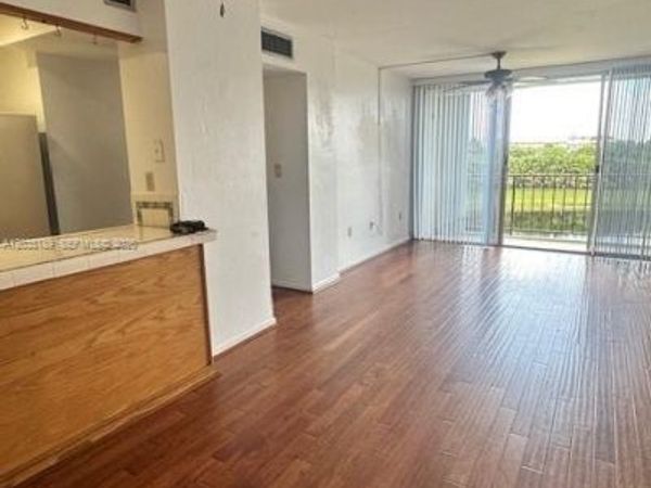 Unit 302, Miami, FL 33172