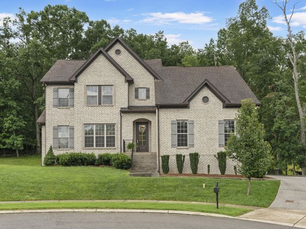 137 Burntash Ln, Hendersonville, TN 37075