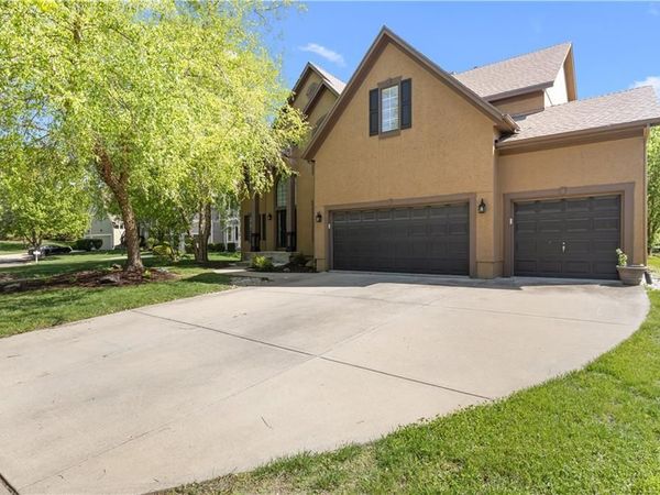 9233 W 143rd Terrace, Overland Park, KS 66221