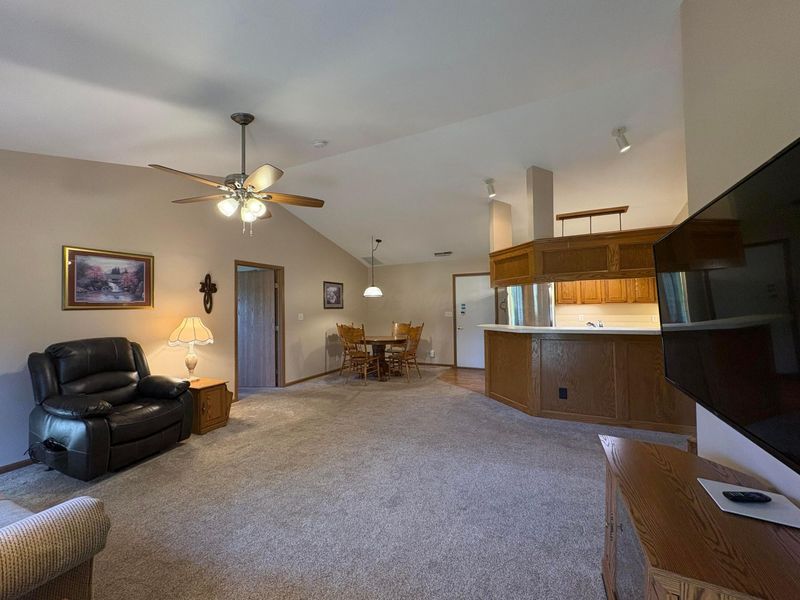4560 Whittington Drive, Groveport, OH 43125 Photo 6
