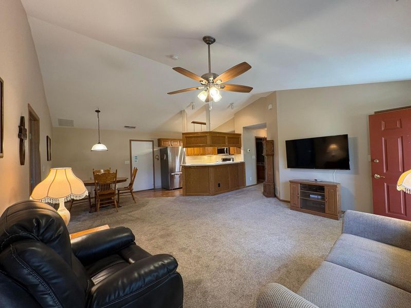 4560 Whittington Drive, Groveport, OH 43125 Photo 9