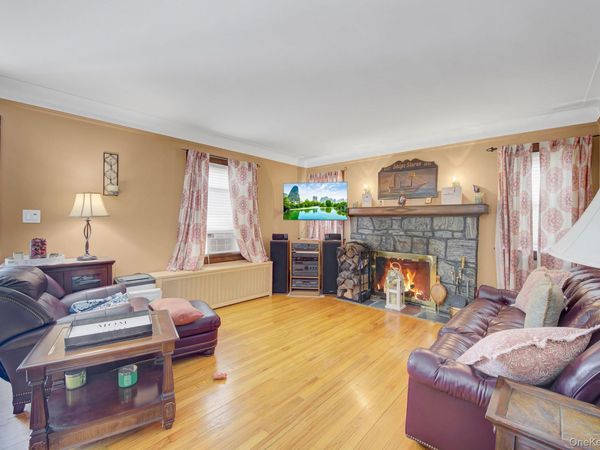 130 Fairfield Avenue, Mineola, NY 11501