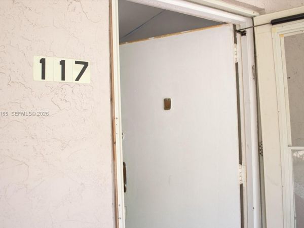 2821 Somerset Dr, Unit 117, Lauderdale Lakes, FL 33311