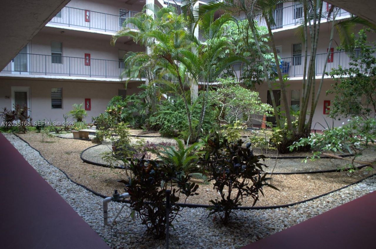 2821 Somerset Dr, Unit 117, Lauderdale Lakes, FL 33311 Photo
