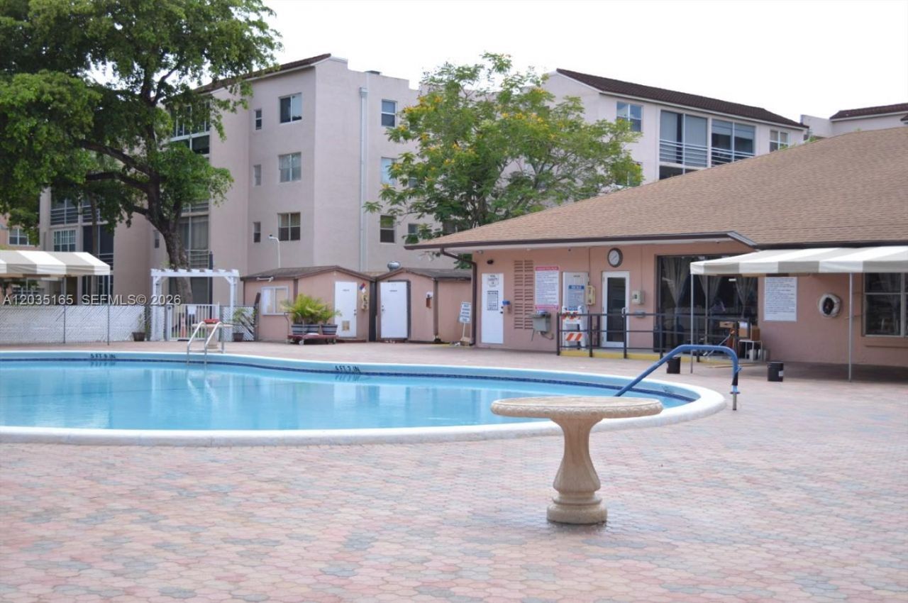 2821 Somerset Dr, Unit 117, Lauderdale Lakes, FL 33311 Photo