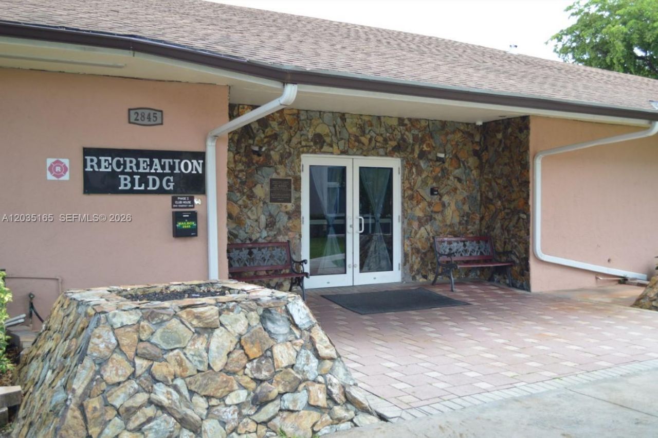 2821 Somerset Dr, Unit 117, Lauderdale Lakes, FL 33311 Photo