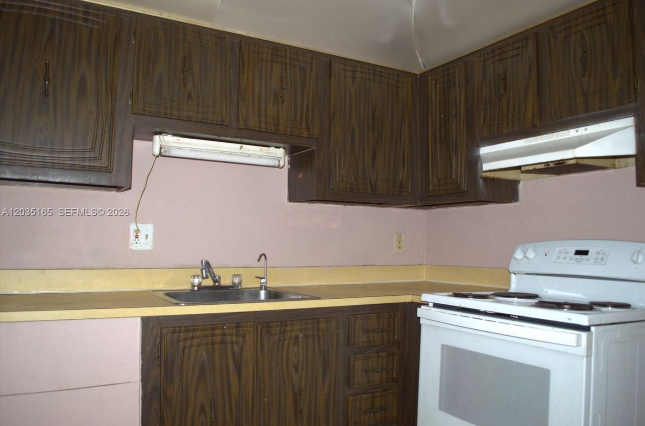 2821 Somerset Dr, Unit 117, Lauderdale Lakes, FL 33311 Photo