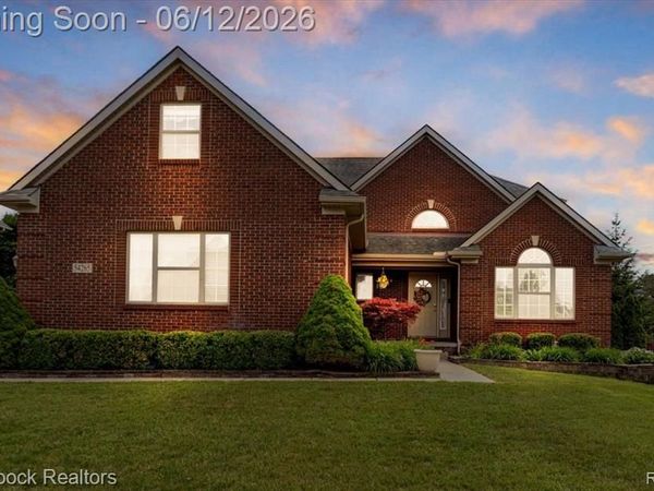 54265 Birchwood Drive, South Lyon, MI 48178