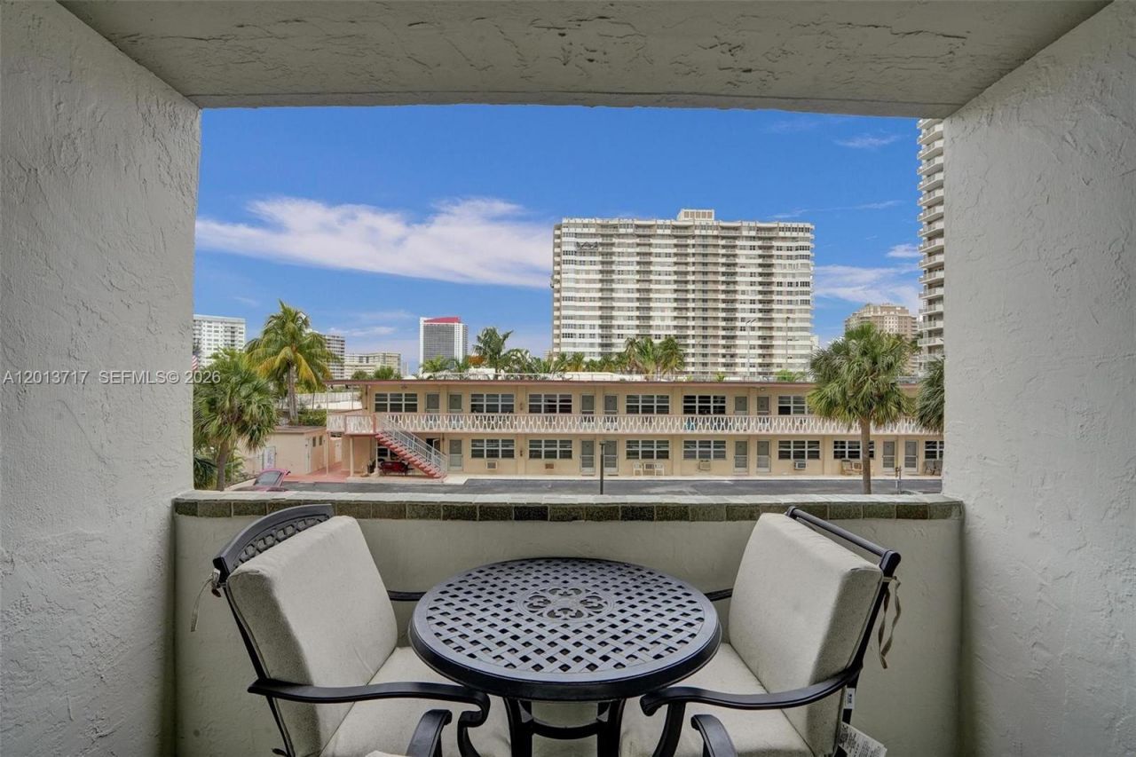 2017 S Ocean Dr , Unit 205, Hallandale Beach, FL 33009 Photo