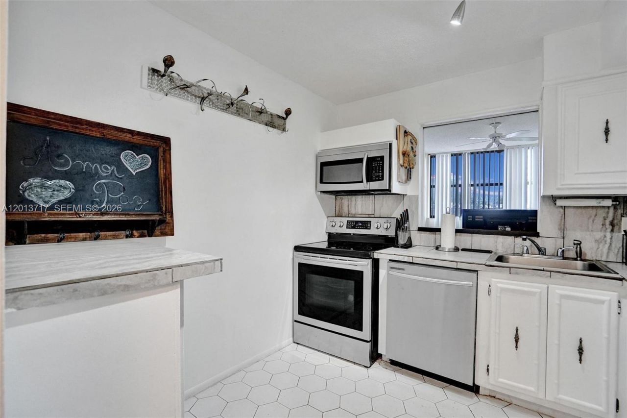 2017 S Ocean Dr , Unit 205, Hallandale Beach, FL 33009 Photo