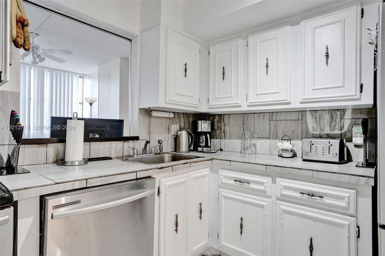 2017 S Ocean Dr , Unit 205, Hallandale Beach, FL 33009 Photo