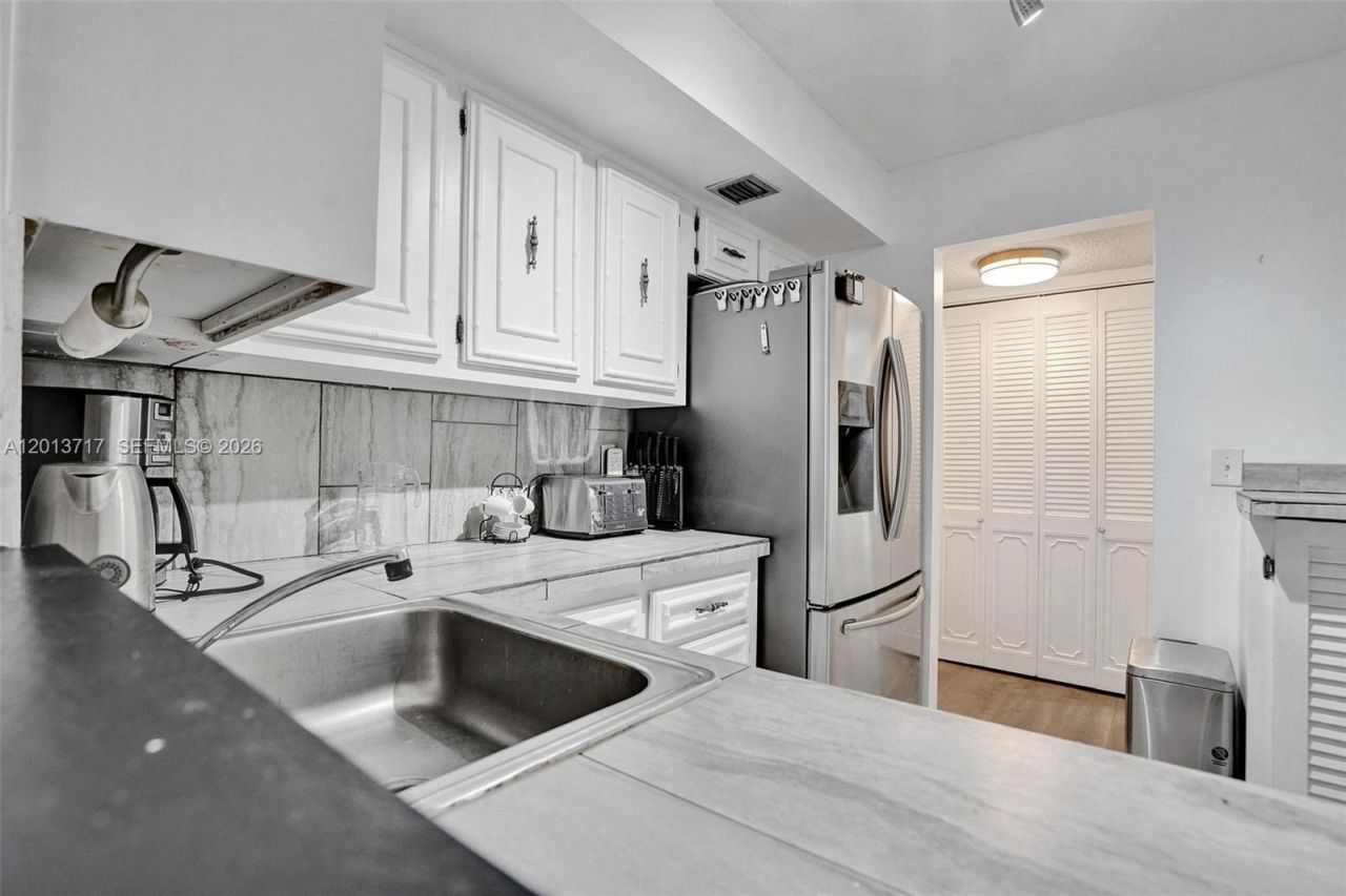 2017 S Ocean Dr , Unit 205, Hallandale Beach, FL 33009 Photo