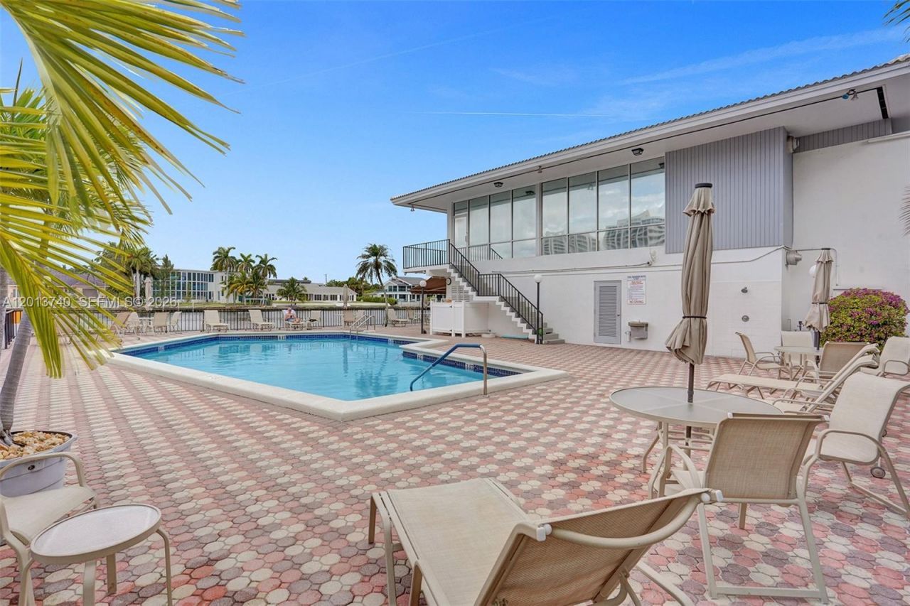 3113 S Ocean Dr , Unit 710, Hallandale Beach, FL 33009 Photo
