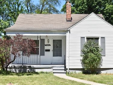 19685 Washtenaw Street, Harper Woods, MI 48225