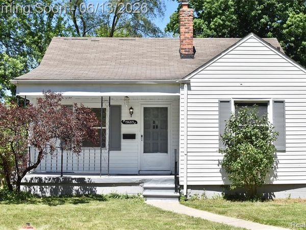 19685 Washtenaw Street, Harper Woods, MI 48225
