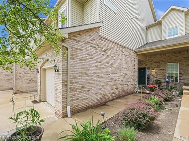 5905 High Pointe Court, Brighton Township, Mi 48116